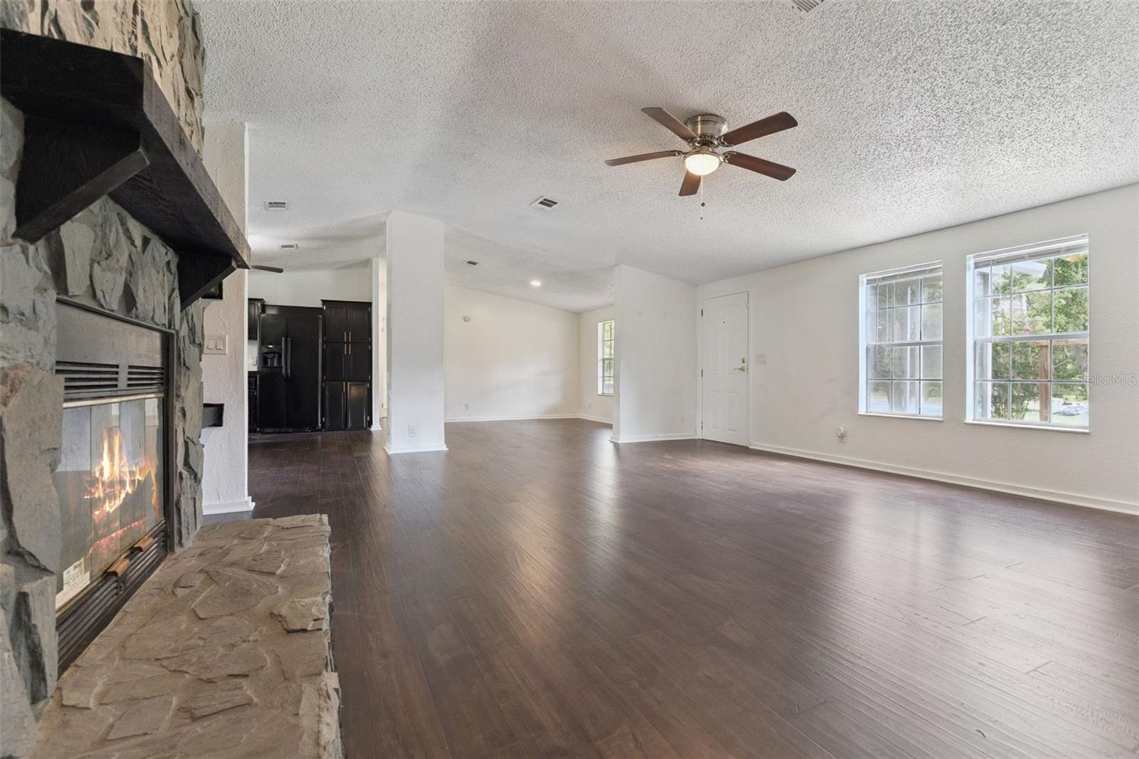 SHADY OAKS - Residential