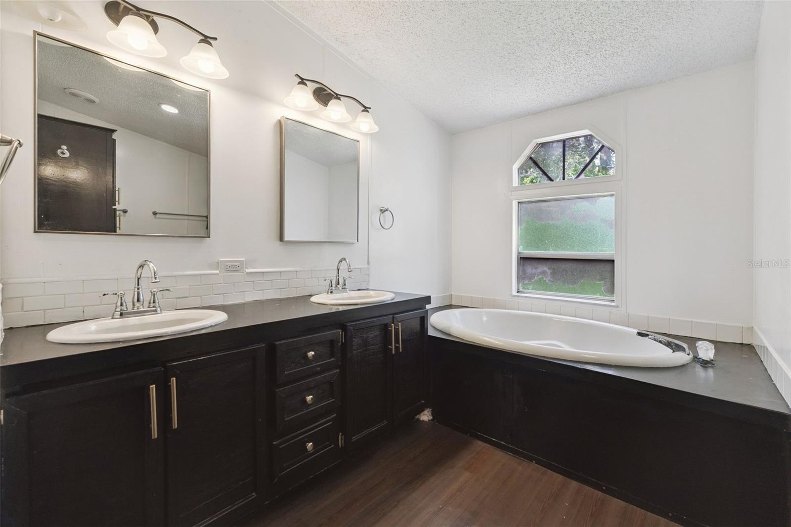 SHADY OAKS - Residential