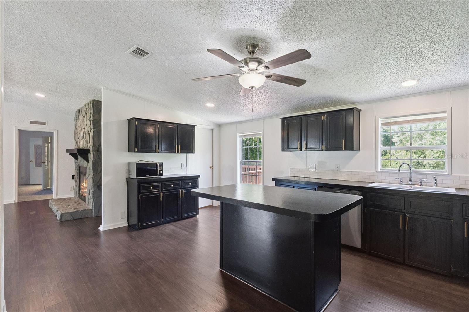 SHADY OAKS - Residential