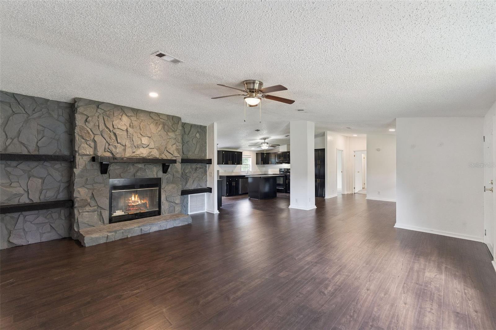 SHADY OAKS - Residential