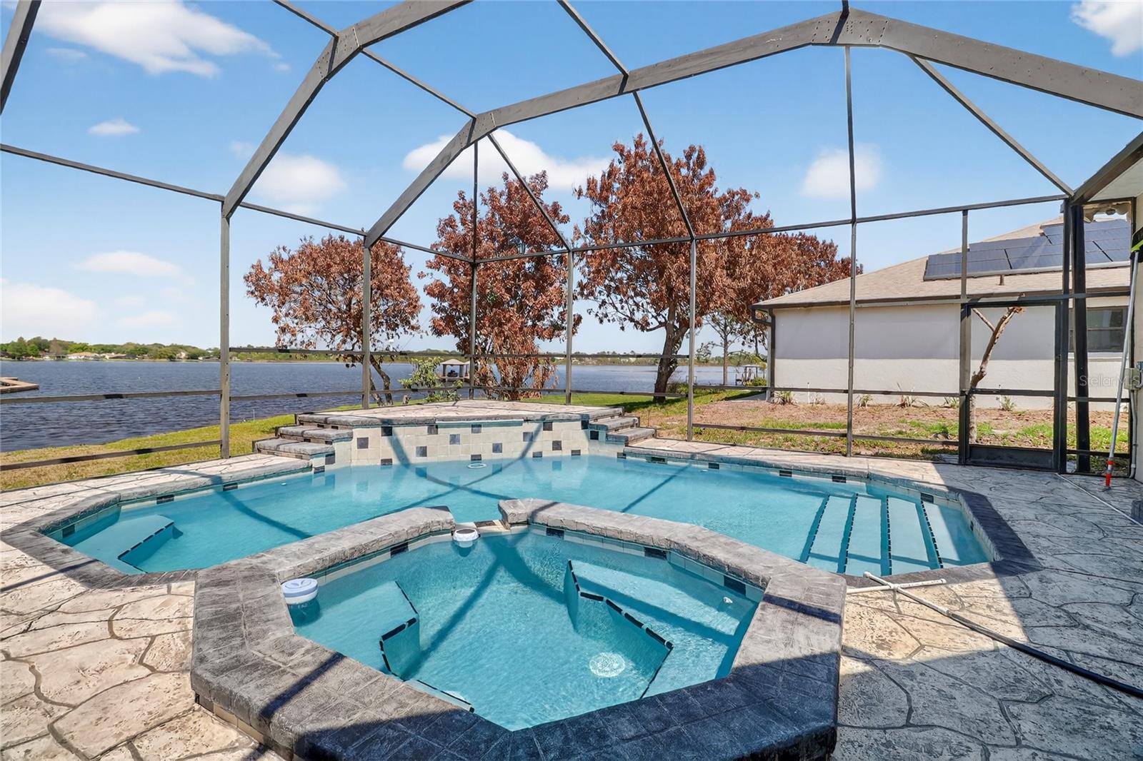 WATERS LAKE MARIAM - Residential
