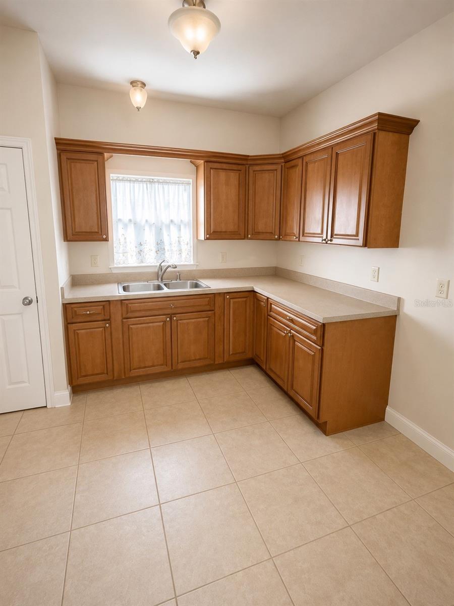 SUNLAND ESTATES - Commercial Sale