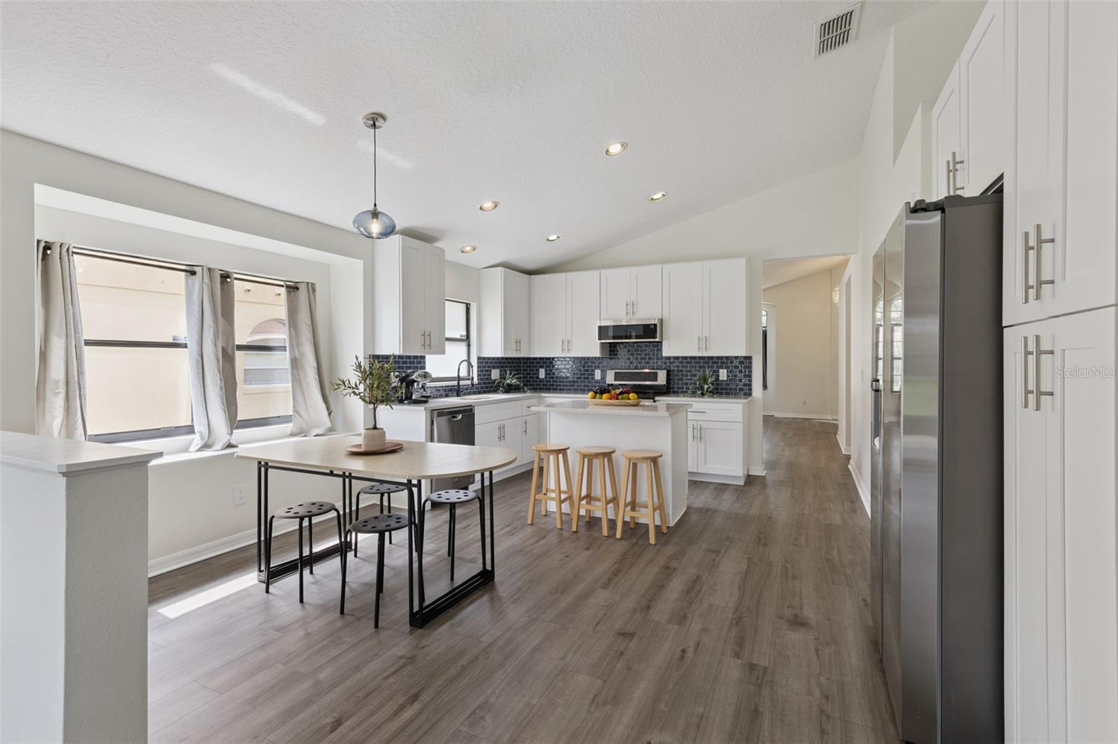 PHILLIPS OAKS - Residential