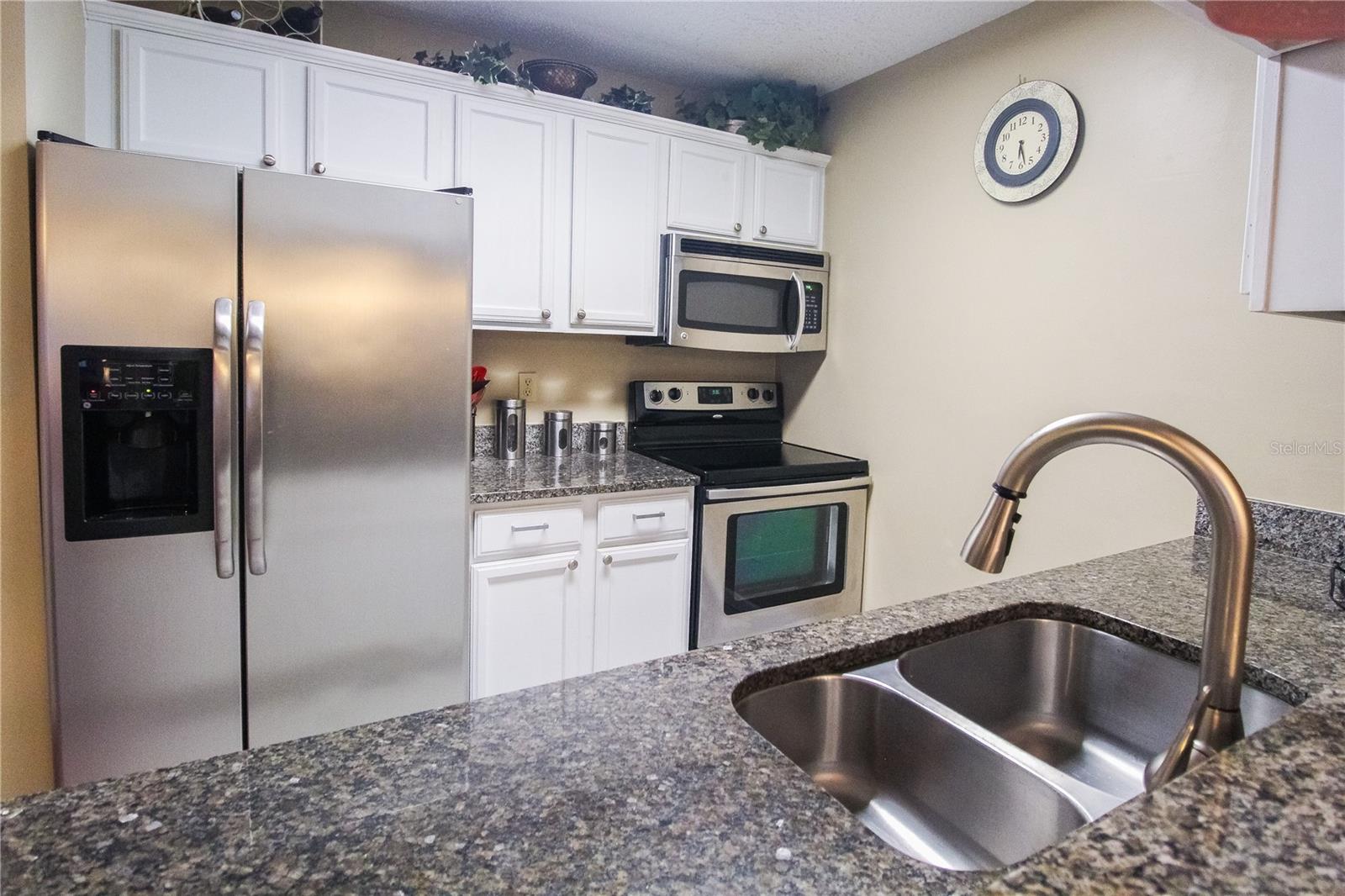 VINTAGE GRAND - Residential Lease