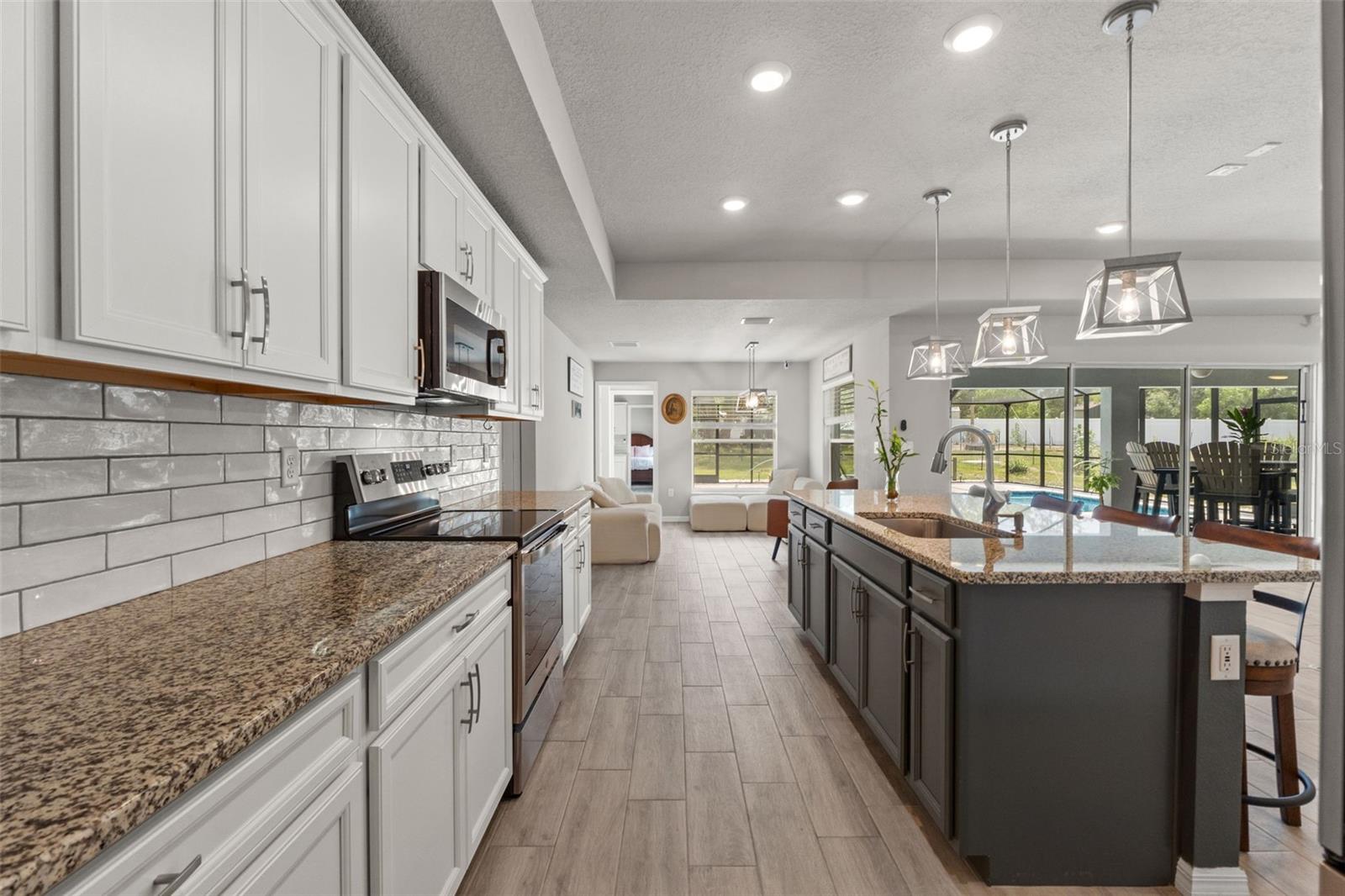 ROYAL HIGHLANDS - Residential