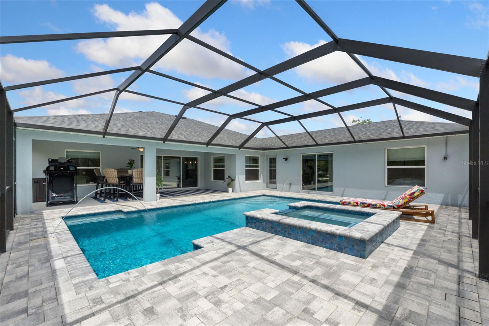 ROYAL HIGHLANDS - Residential
