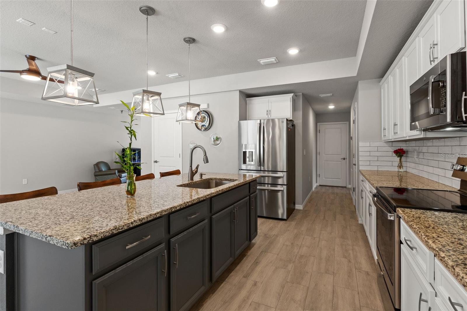 ROYAL HIGHLANDS - Residential