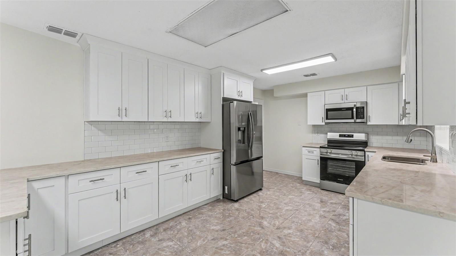 HIGHLAND GRVS - Residential