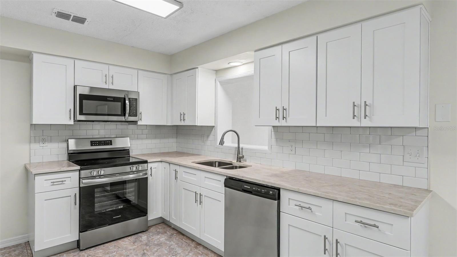 HIGHLAND GRVS - Residential