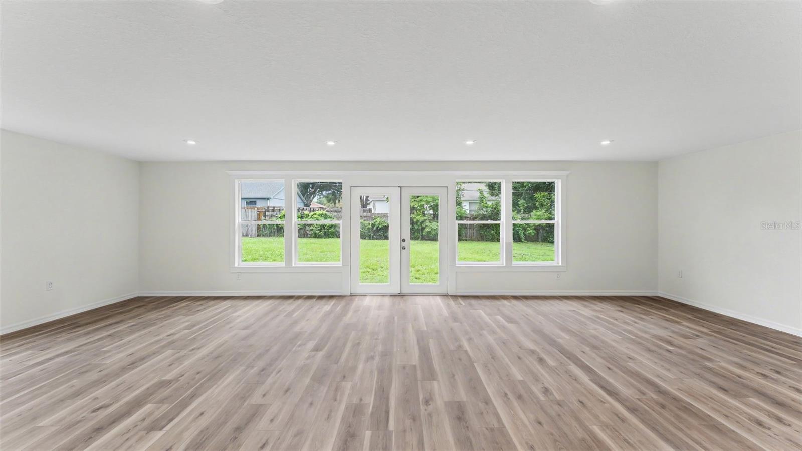 HIGHLAND GRVS - Residential