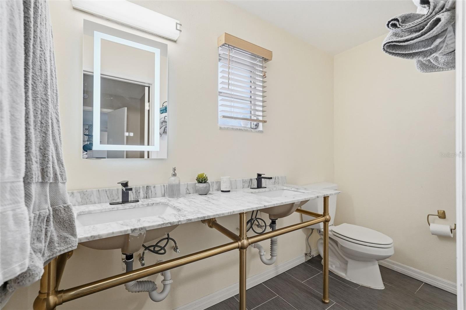 HILLCREST ESTATES - Residential Lease