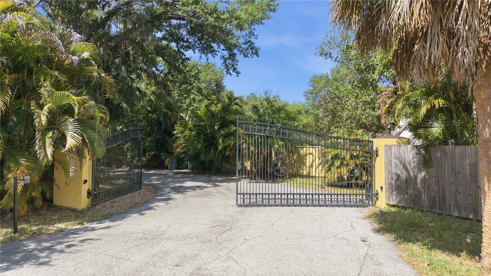 NOT IN A SUBDIVISION - Residential