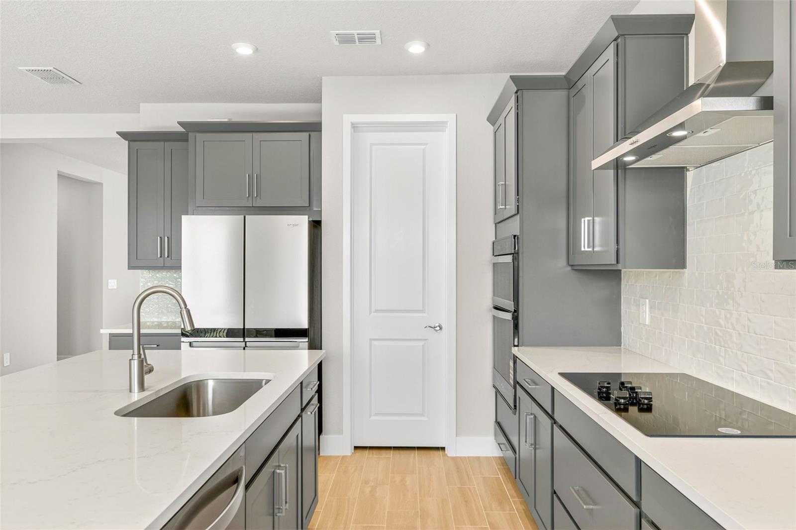 LAKESPUR AT WELLEN PARK - Residential