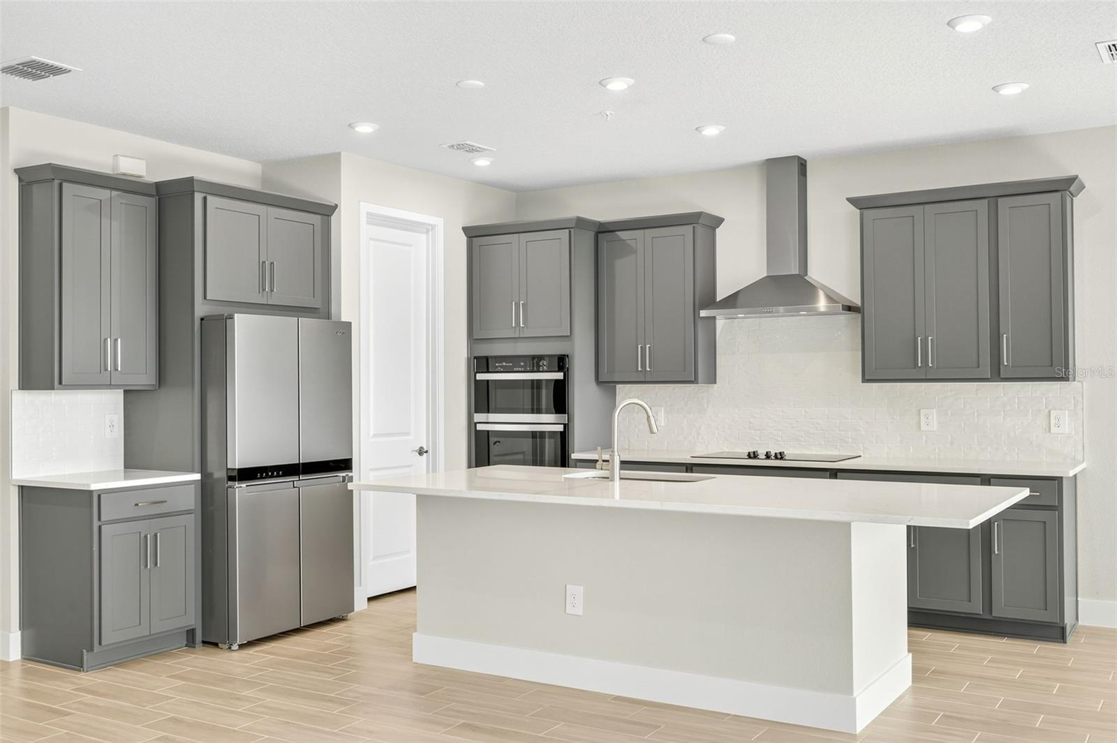 LAKESPUR AT WELLEN PARK - Residential