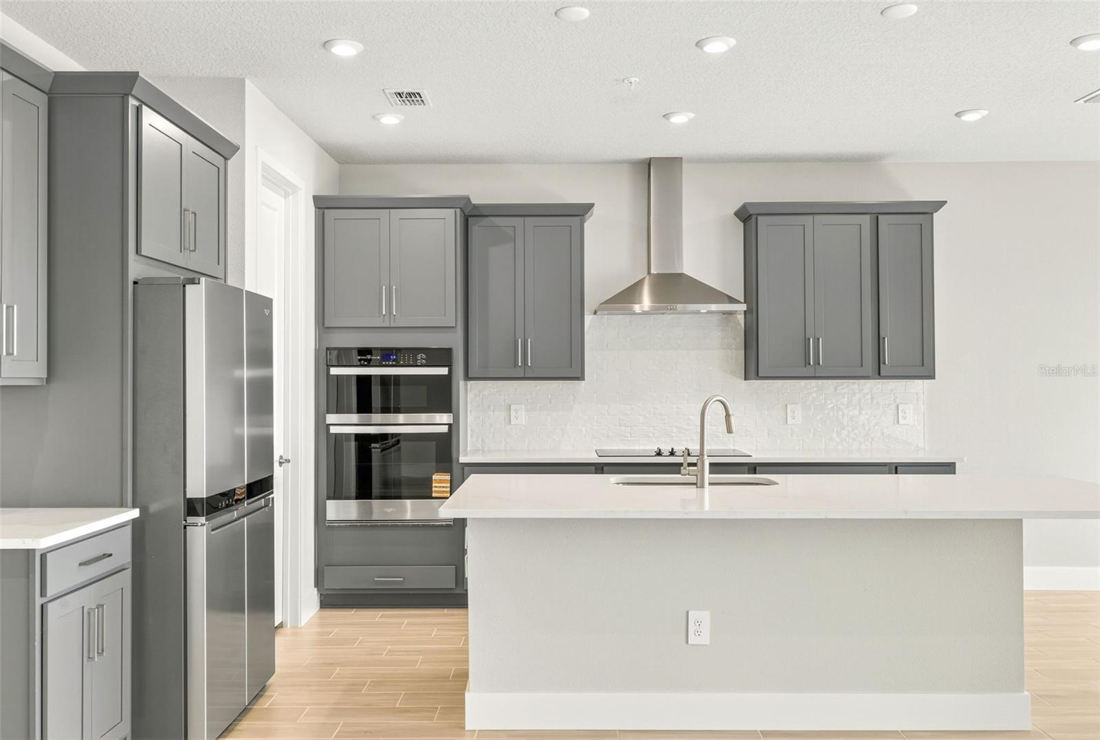 LAKESPUR AT WELLEN PARK - Residential