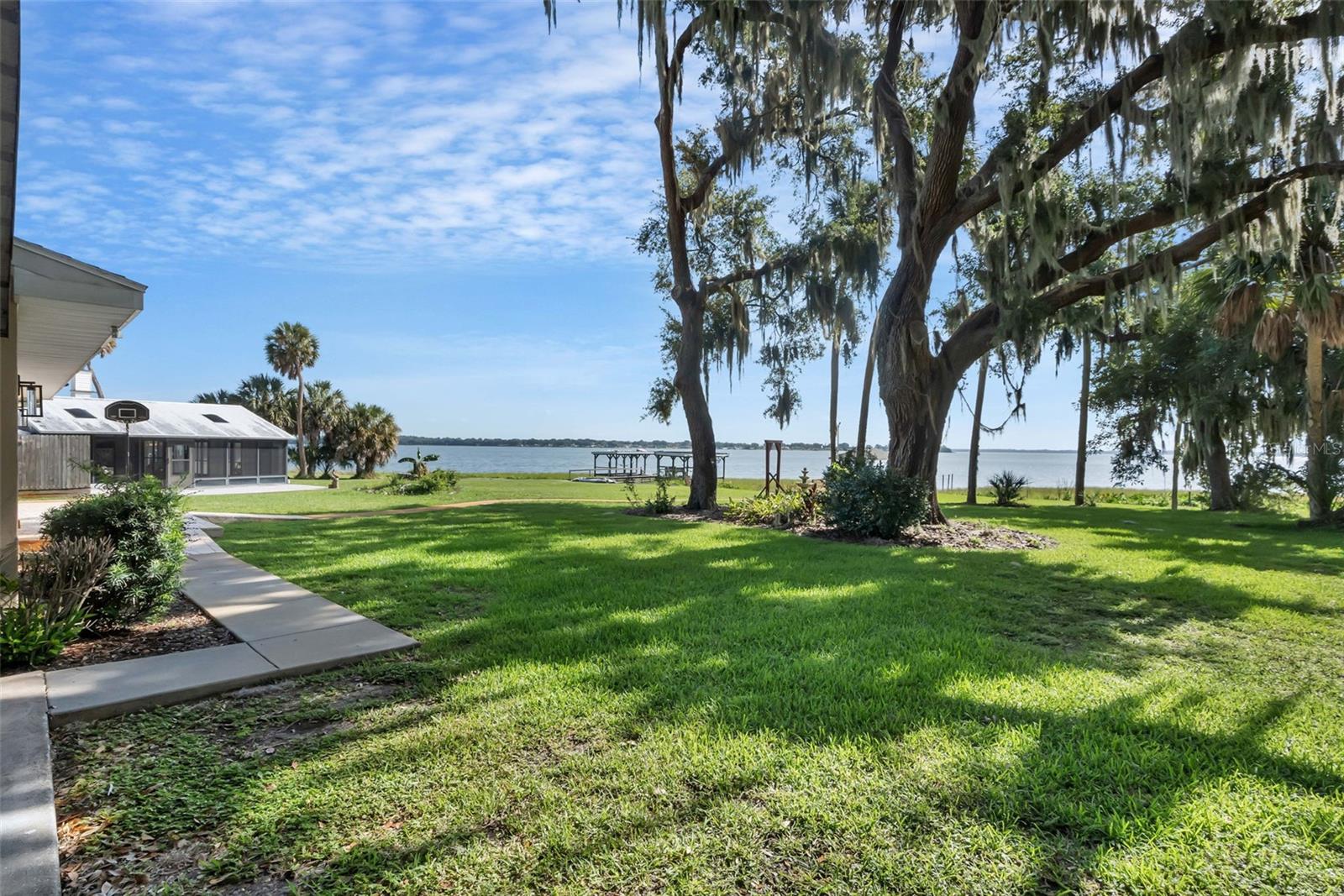 BEVERLY SHORES - Residential