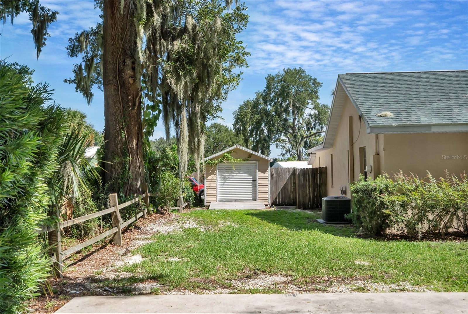 BEVERLY SHORES - Residential