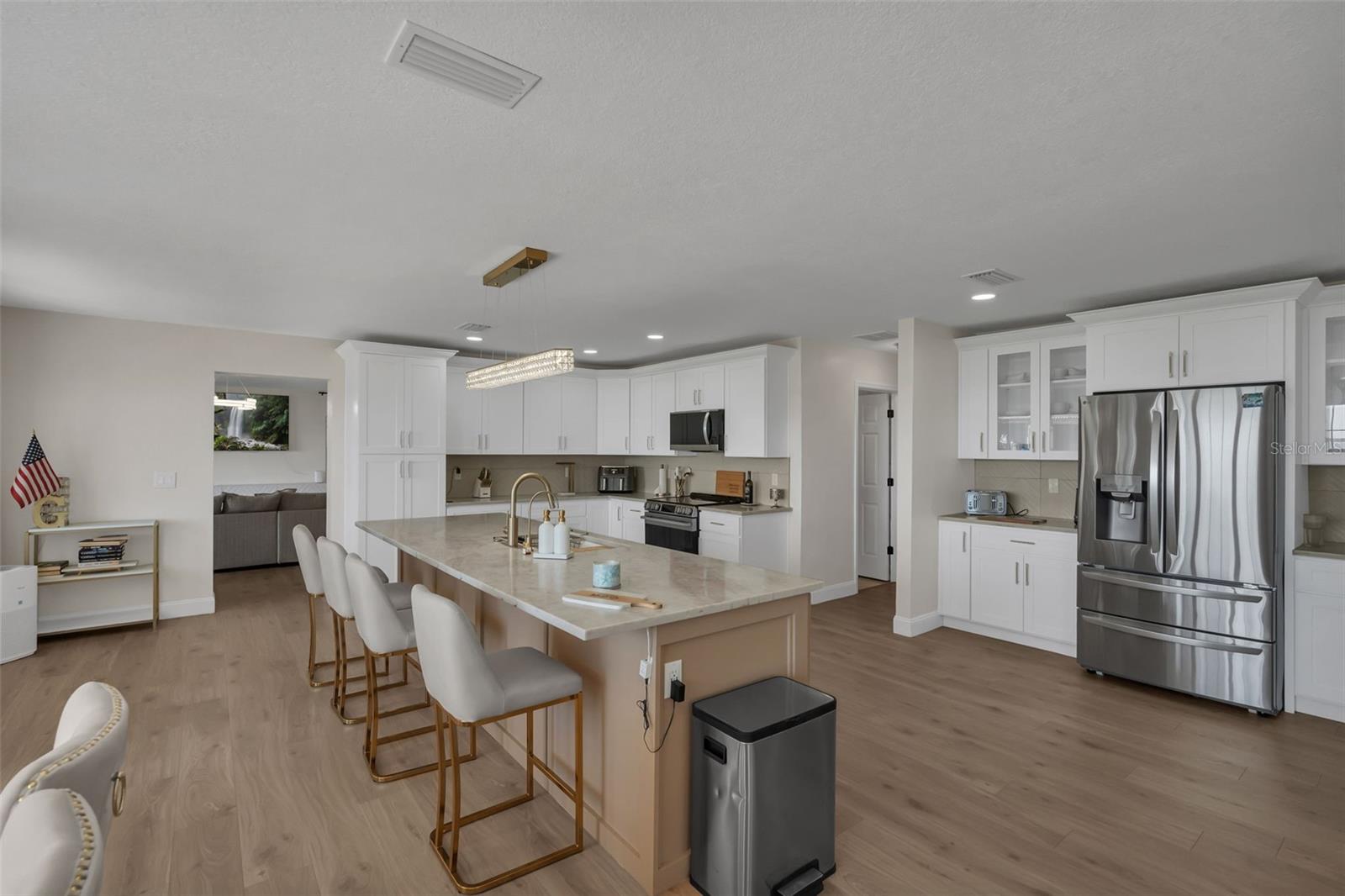 BEVERLY SHORES - Residential