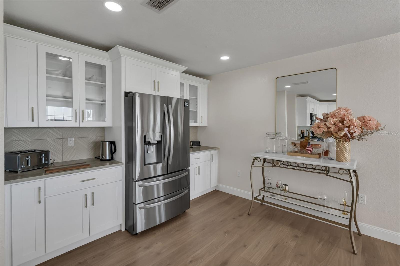 BEVERLY SHORES - Residential