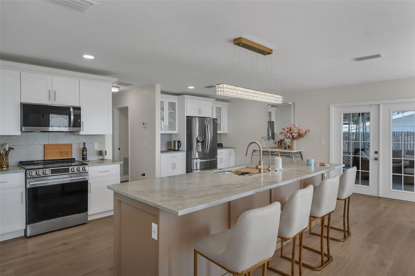 BEVERLY SHORES - Residential