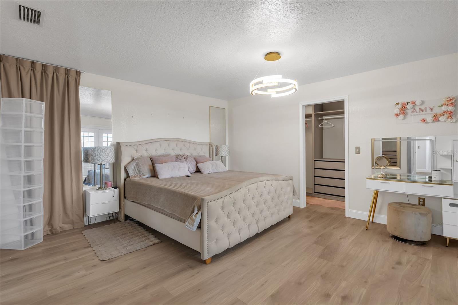 BEVERLY SHORES - Residential