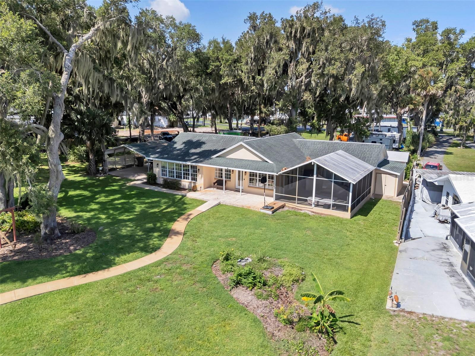 BEVERLY SHORES - Residential