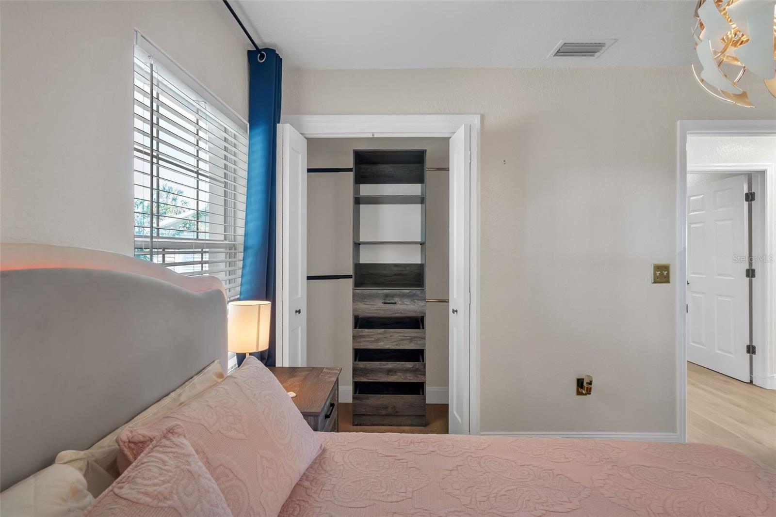 BEVERLY SHORES - Residential
