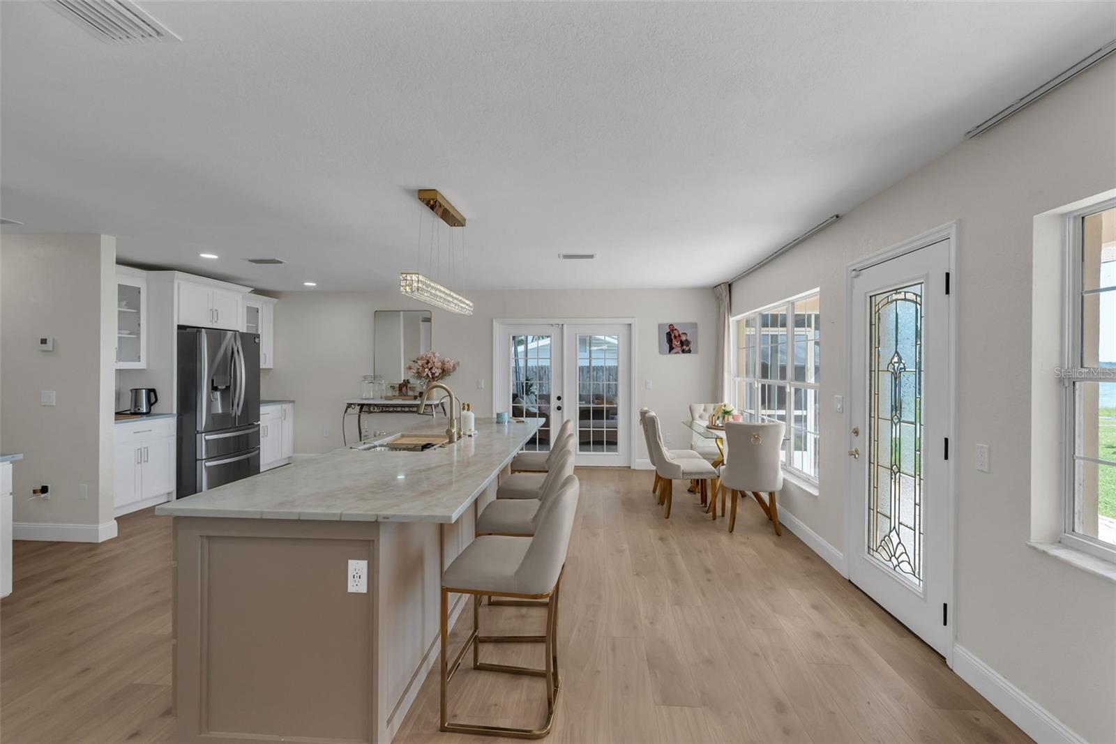 BEVERLY SHORES - Residential