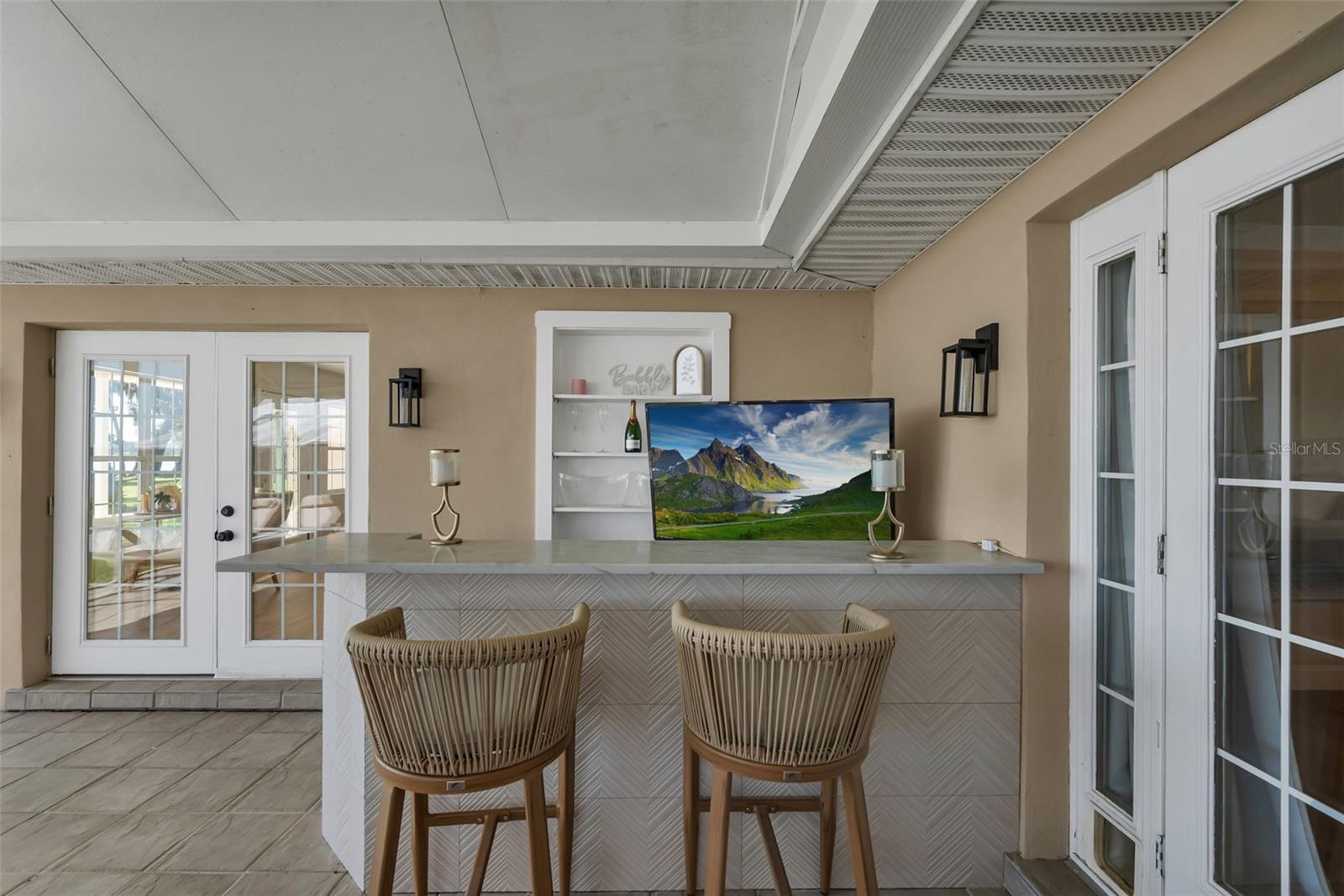 BEVERLY SHORES - Residential