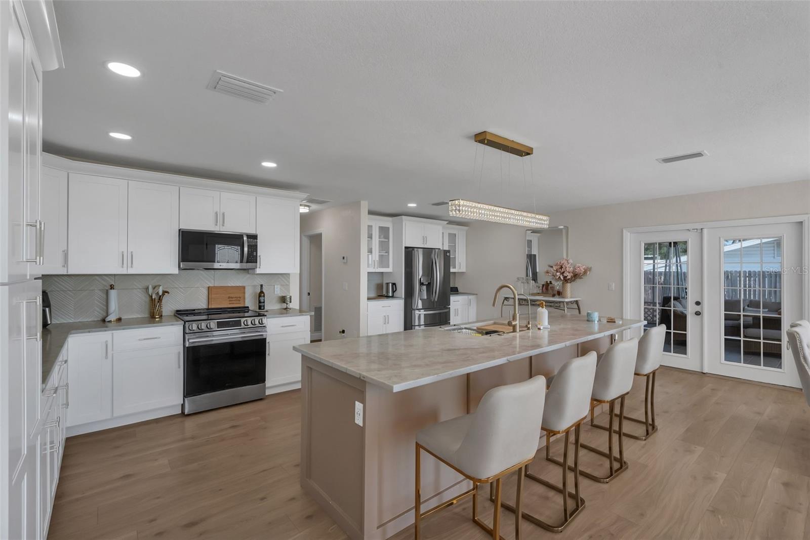 BEVERLY SHORES - Residential