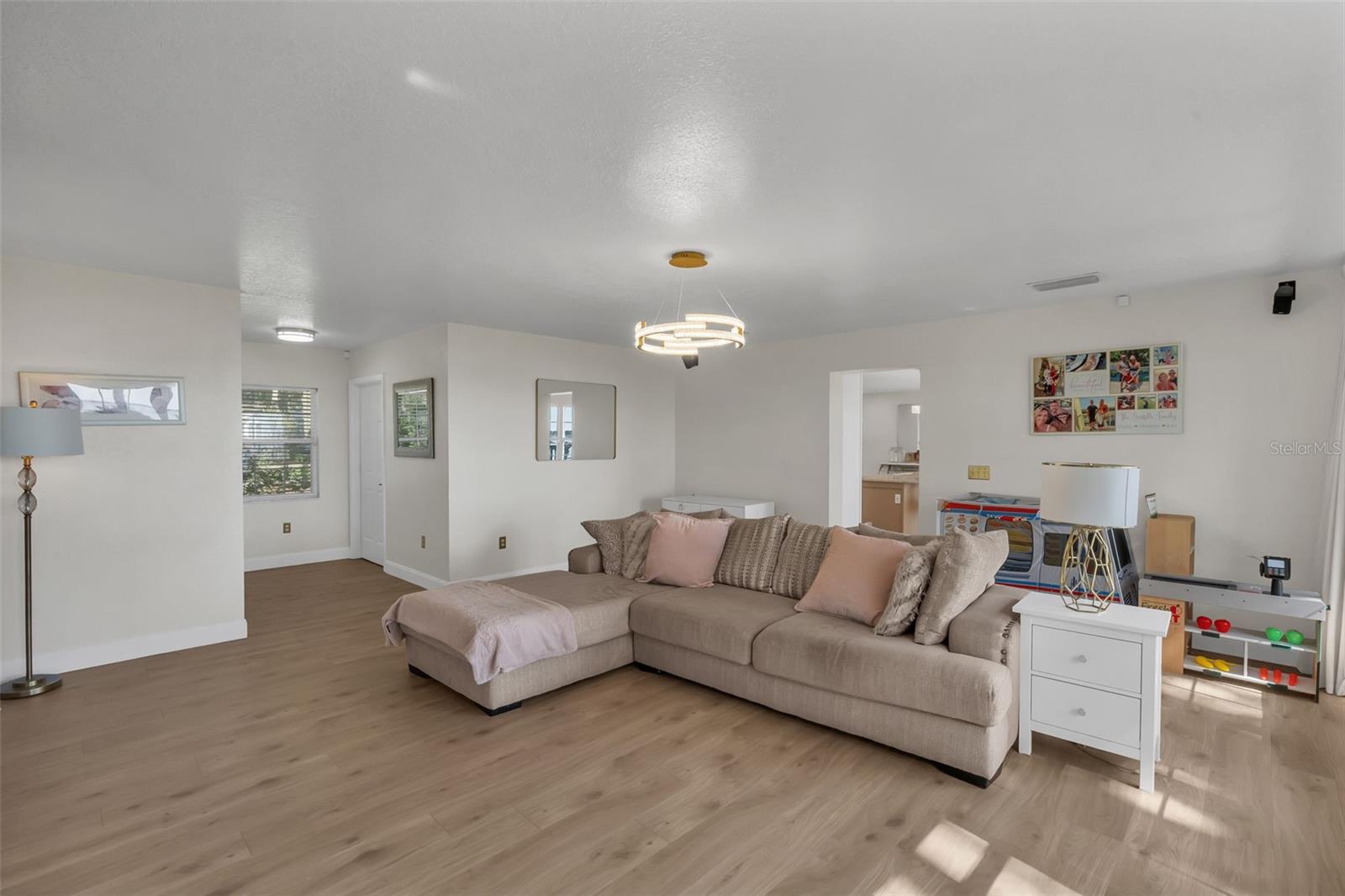 BEVERLY SHORES - Residential