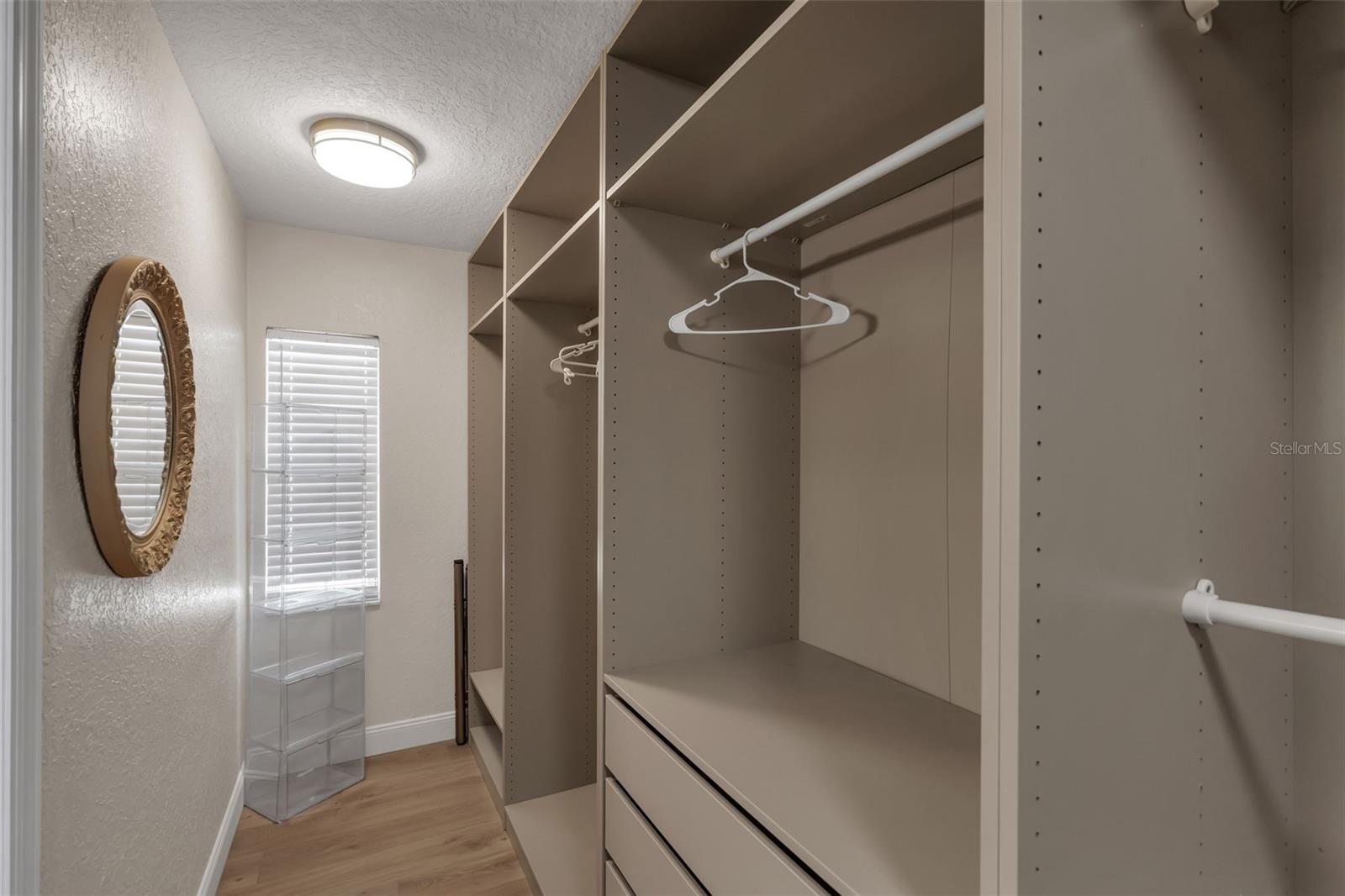 BEVERLY SHORES - Residential