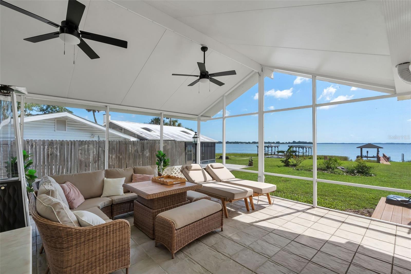 BEVERLY SHORES - Residential