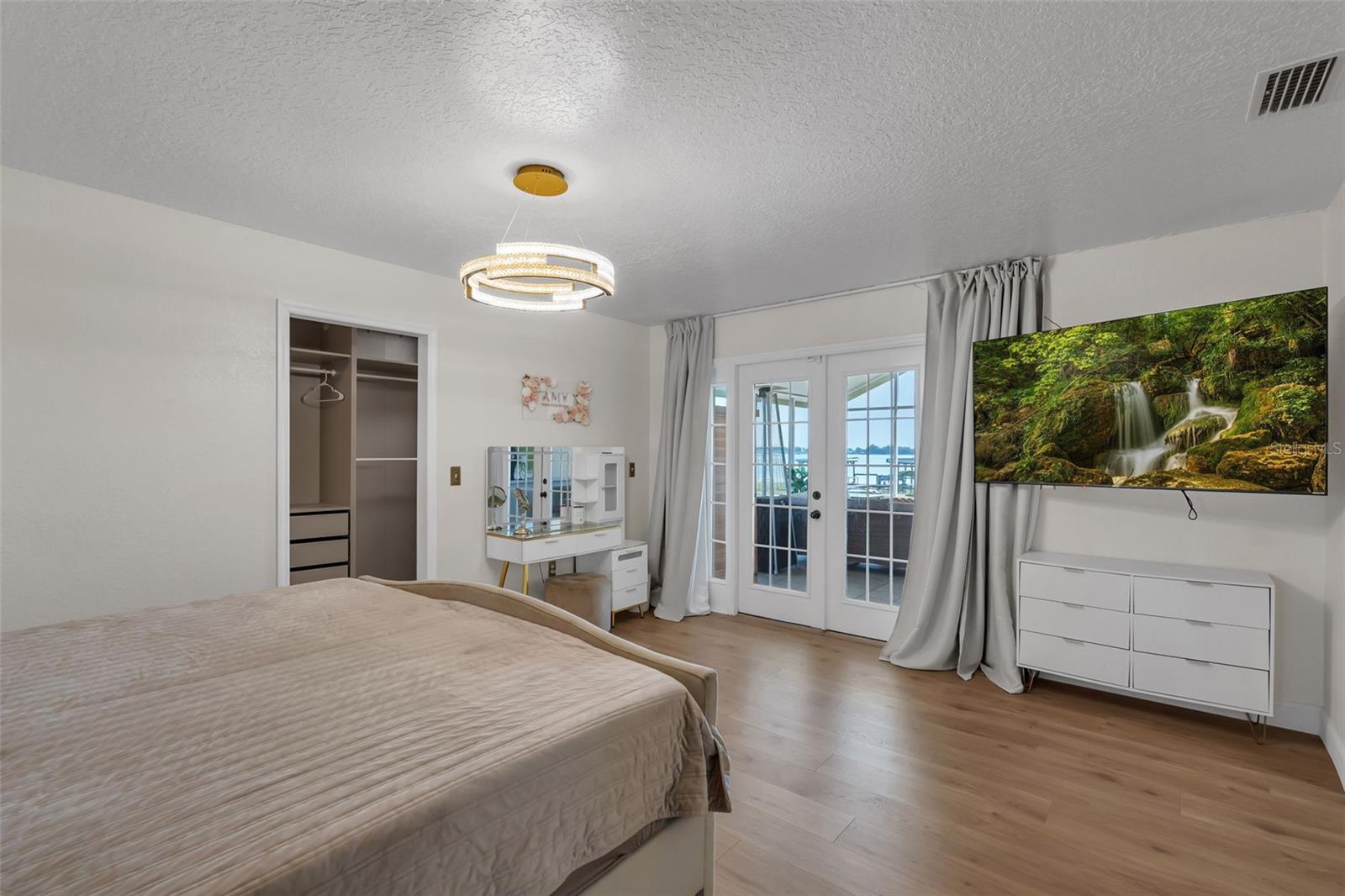 BEVERLY SHORES - Residential