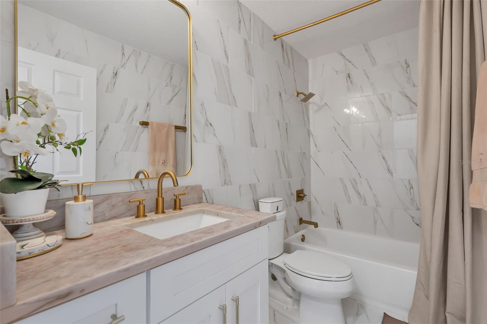 BEVERLY SHORES - Residential