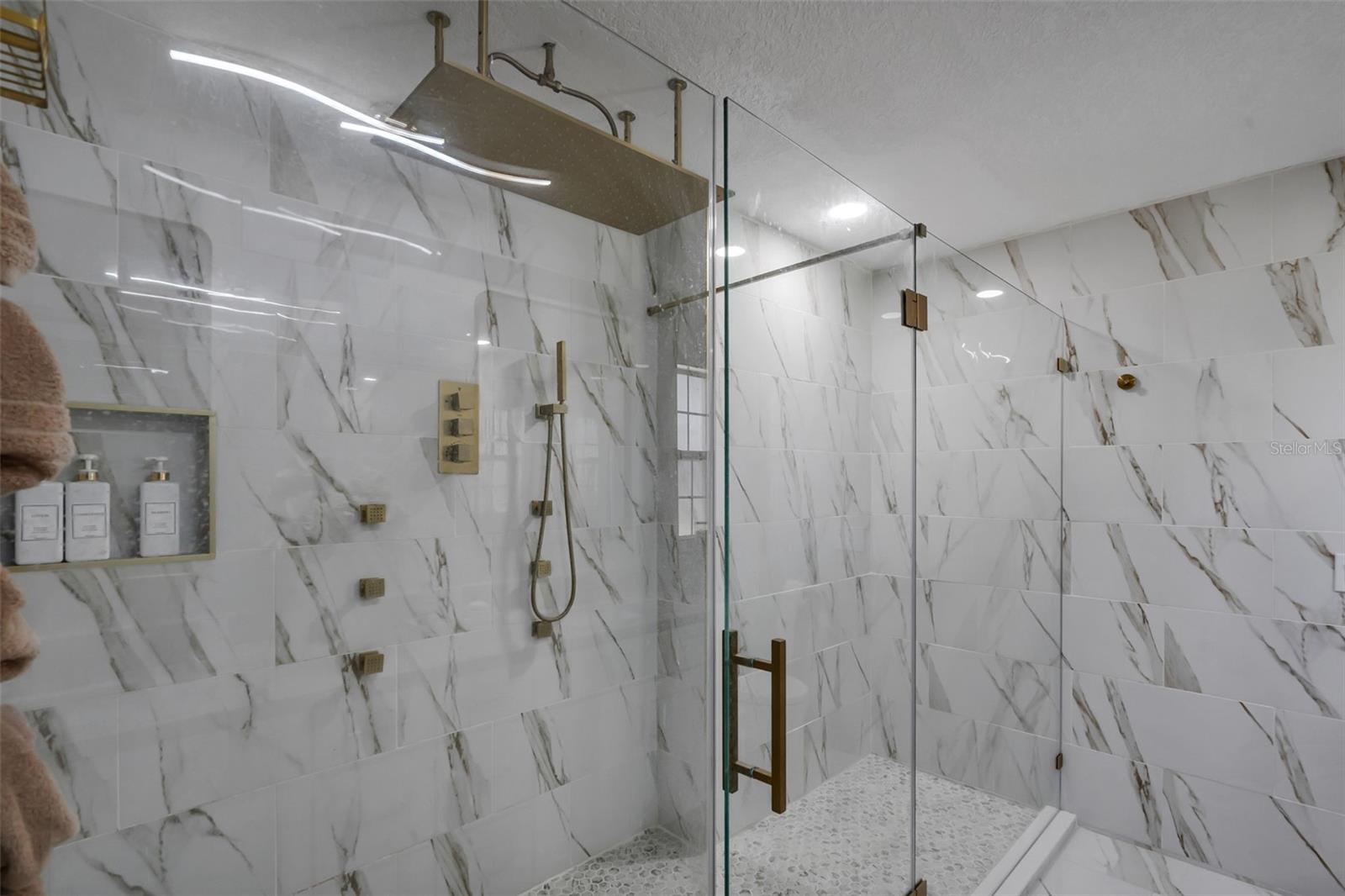 BEVERLY SHORES - Residential