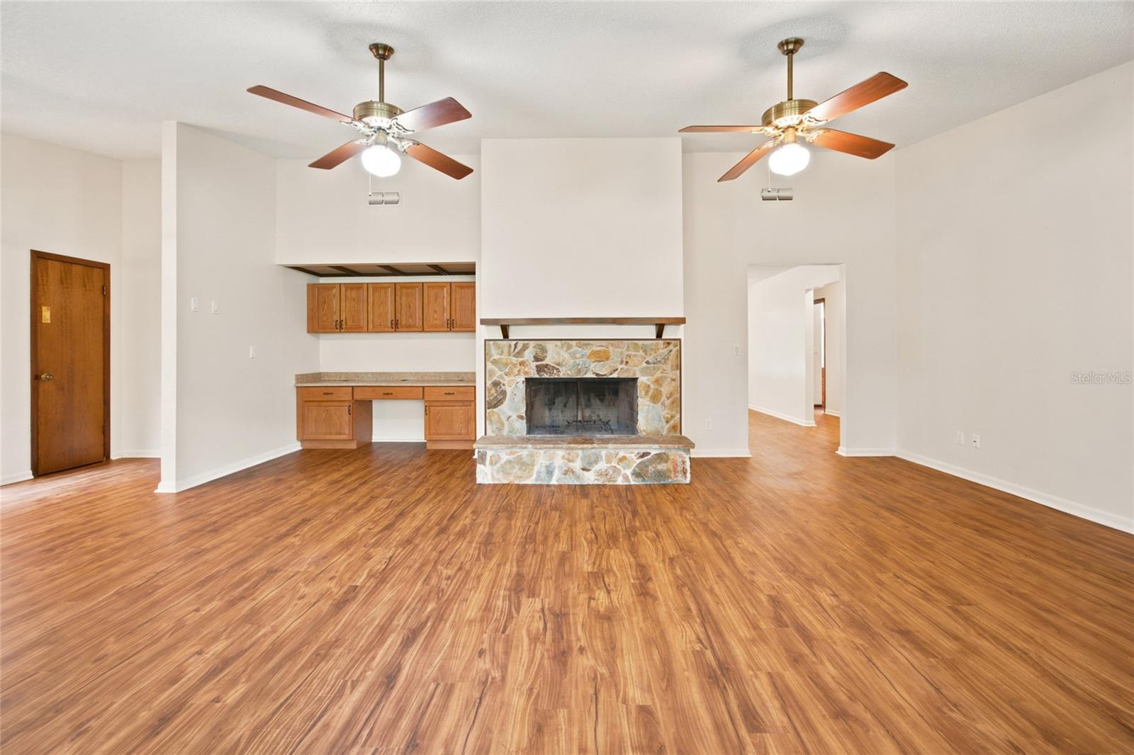 COUNTRY ESTATE - Residential