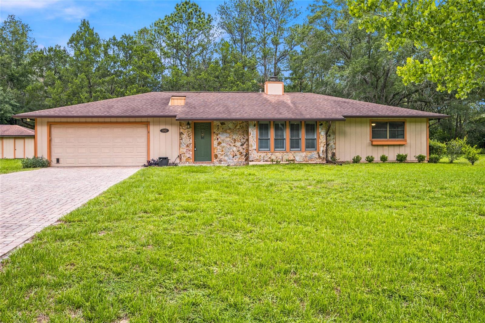 COUNTRY ESTATE - Residential