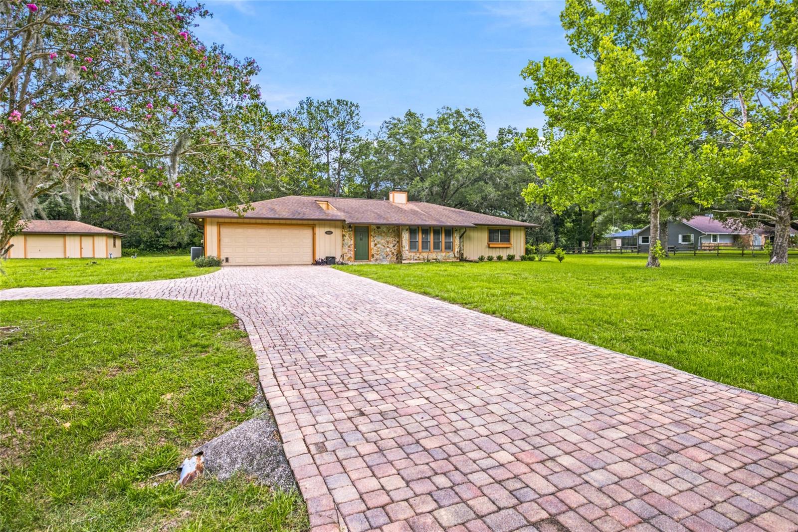 COUNTRY ESTATE - Residential