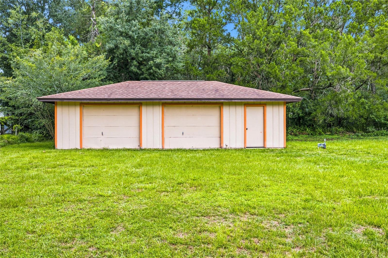 COUNTRY ESTATE - Residential