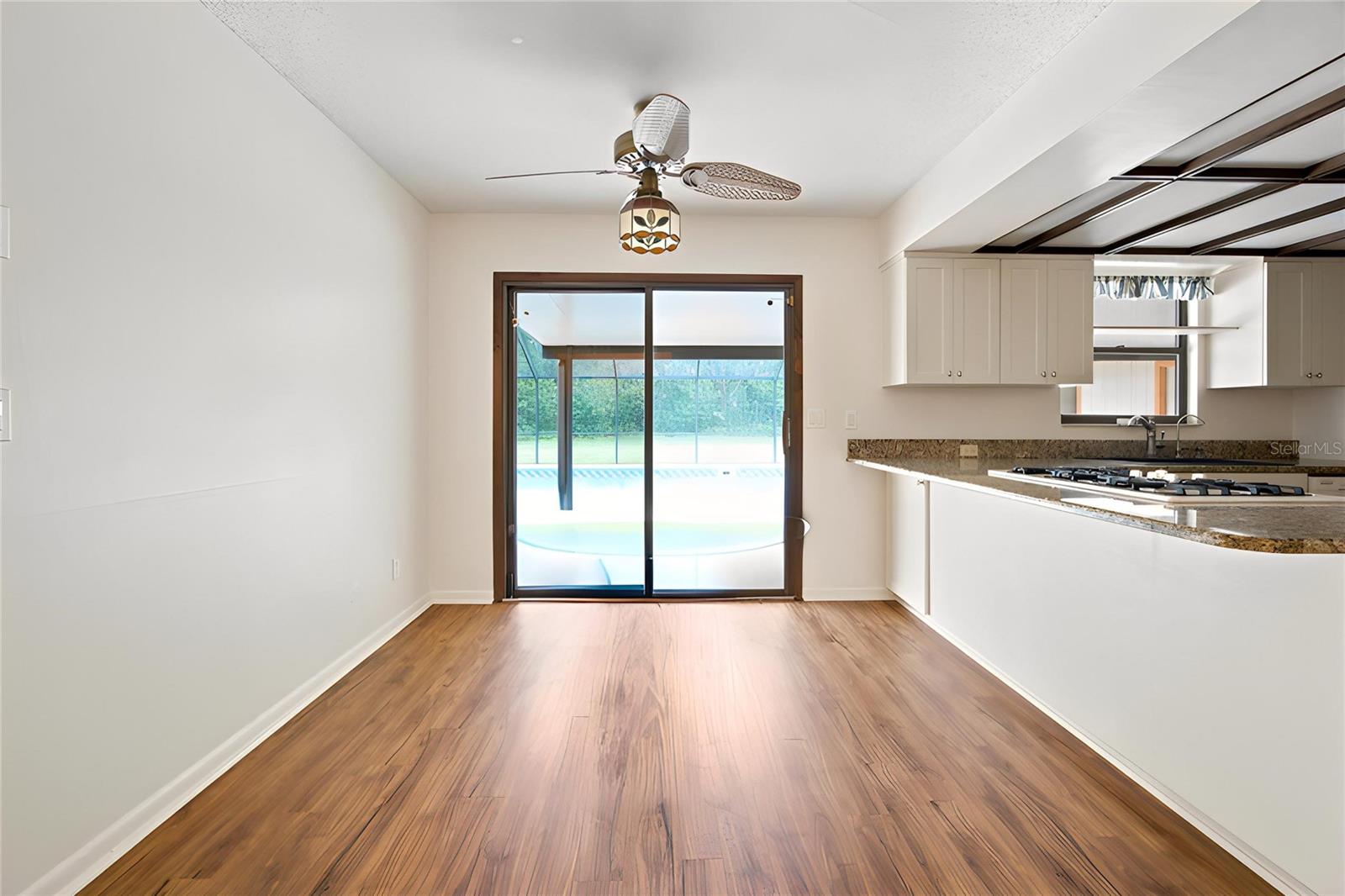COUNTRY ESTATE - Residential