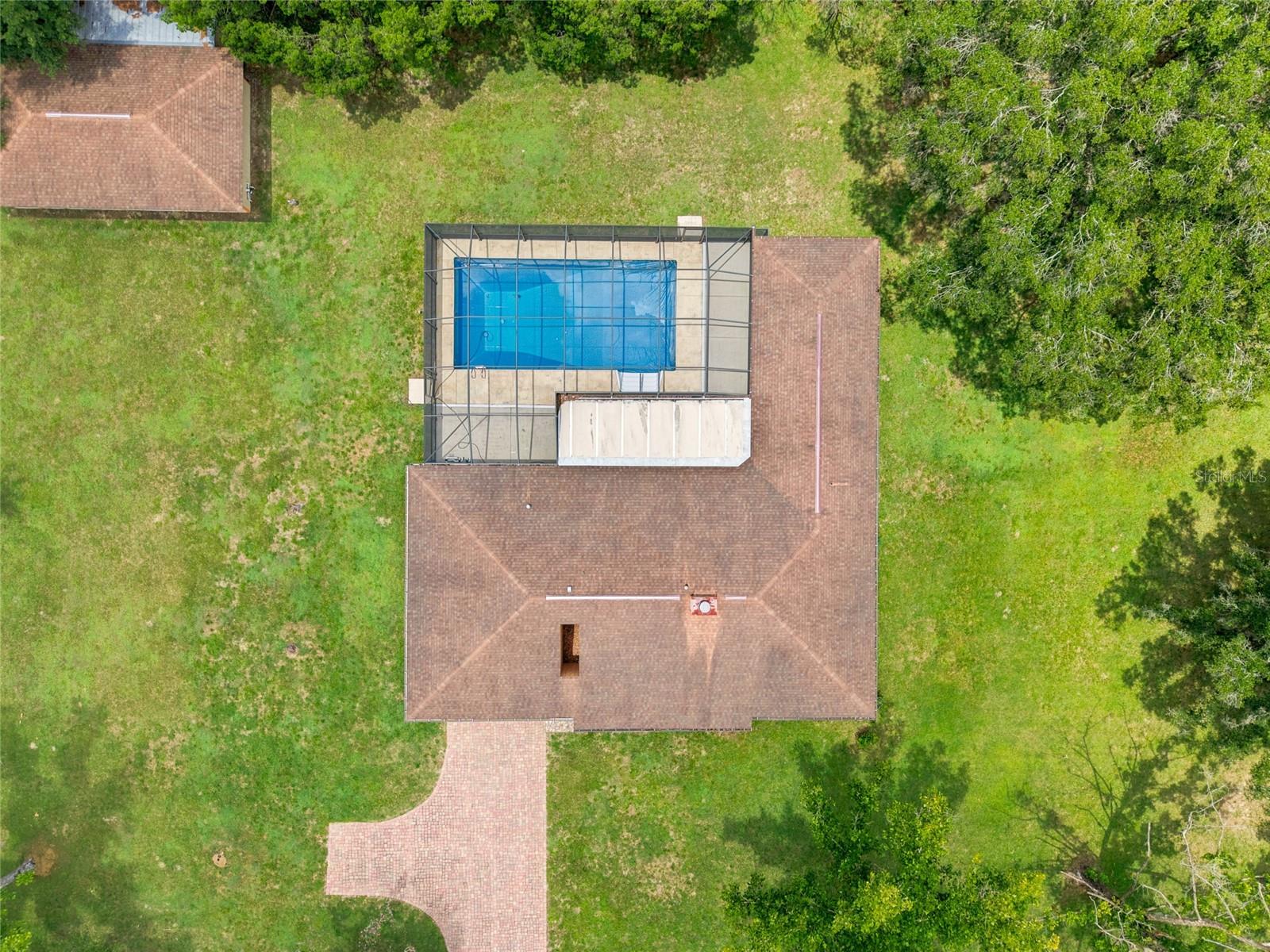 COUNTRY ESTATE - Residential