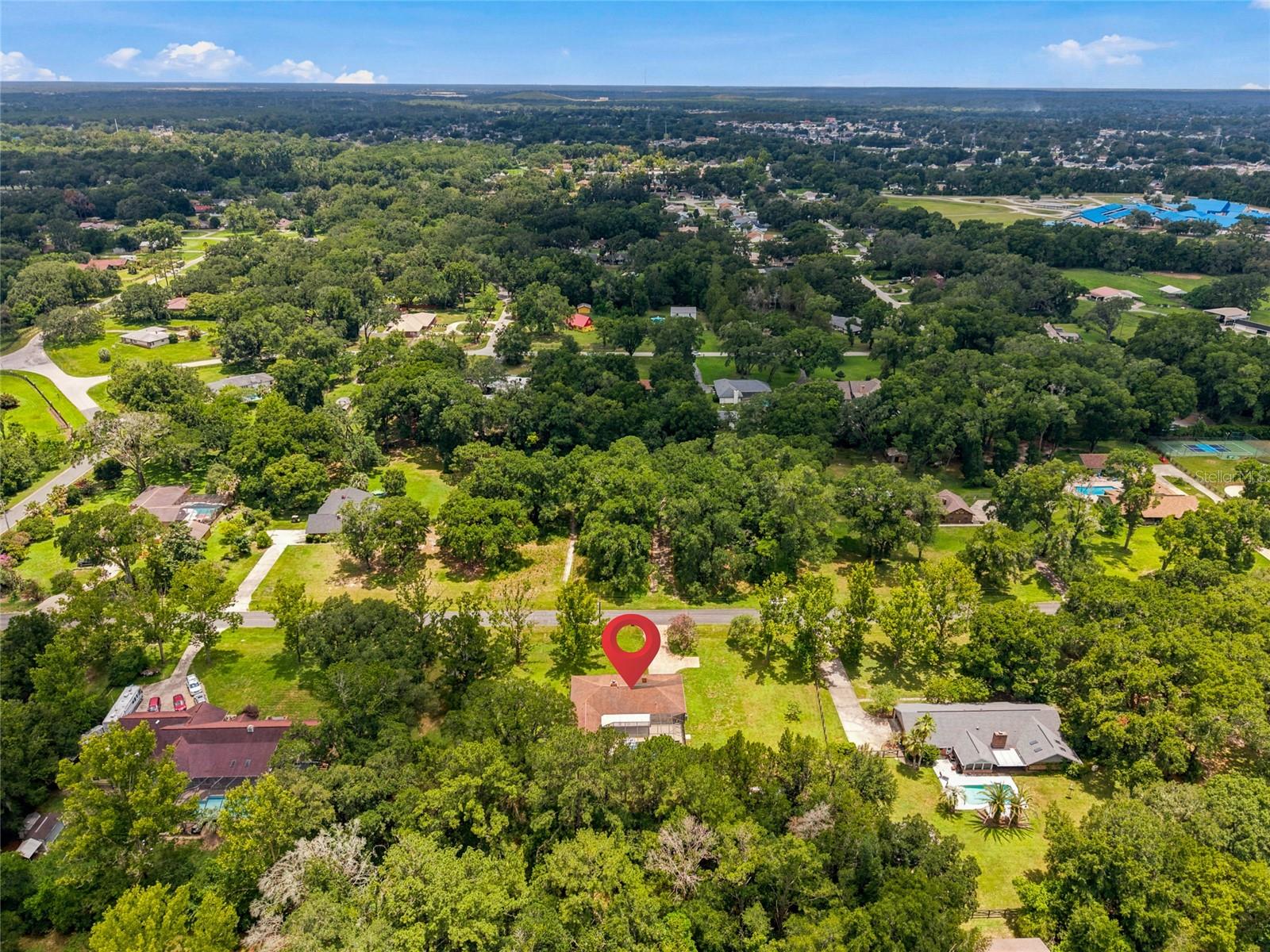 COUNTRY ESTATE - Residential