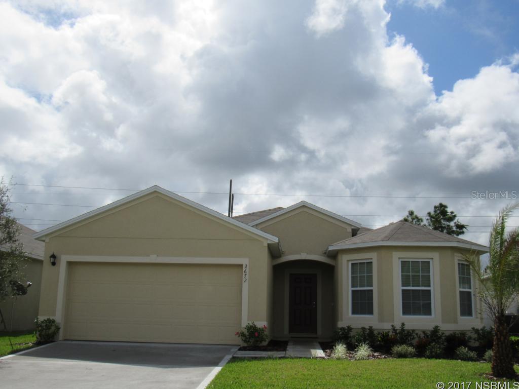 Awesome new 3/2 home with a great, open floor plan in Sabal Lakes. ;Water: City