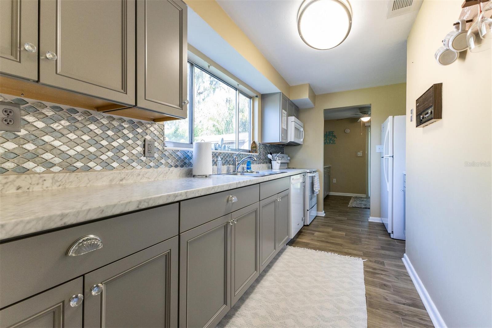 FOUR LAKES COMMUNITY - Residential