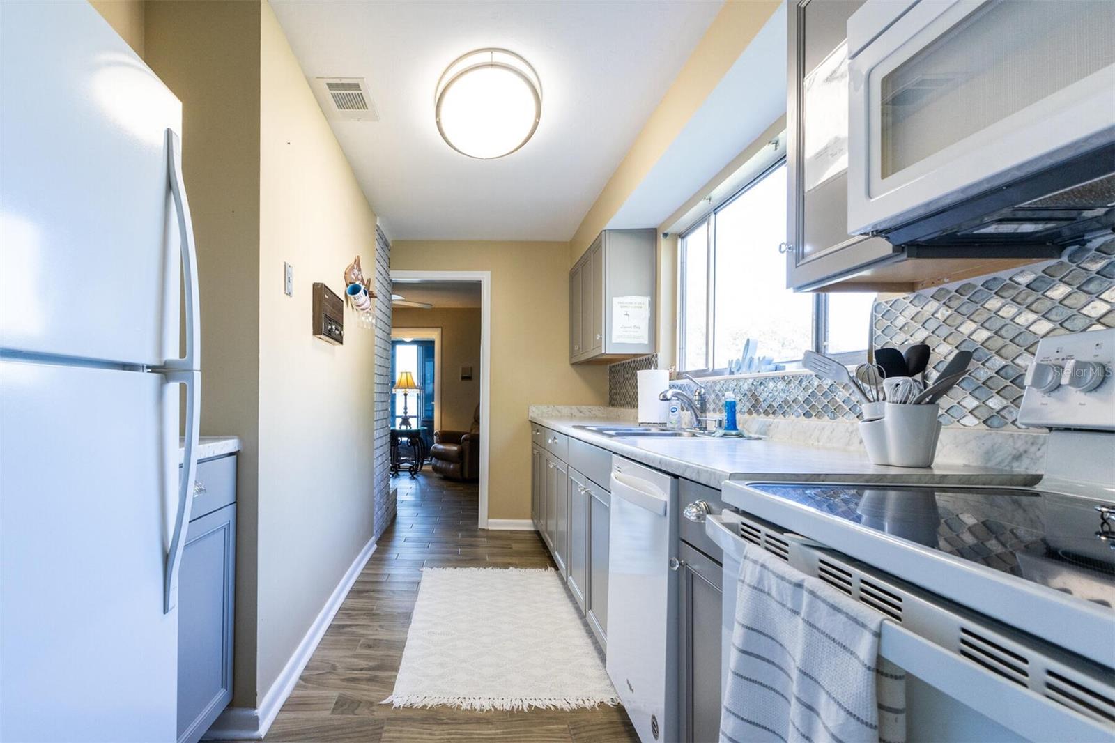 FOUR LAKES COMMUNITY - Residential
