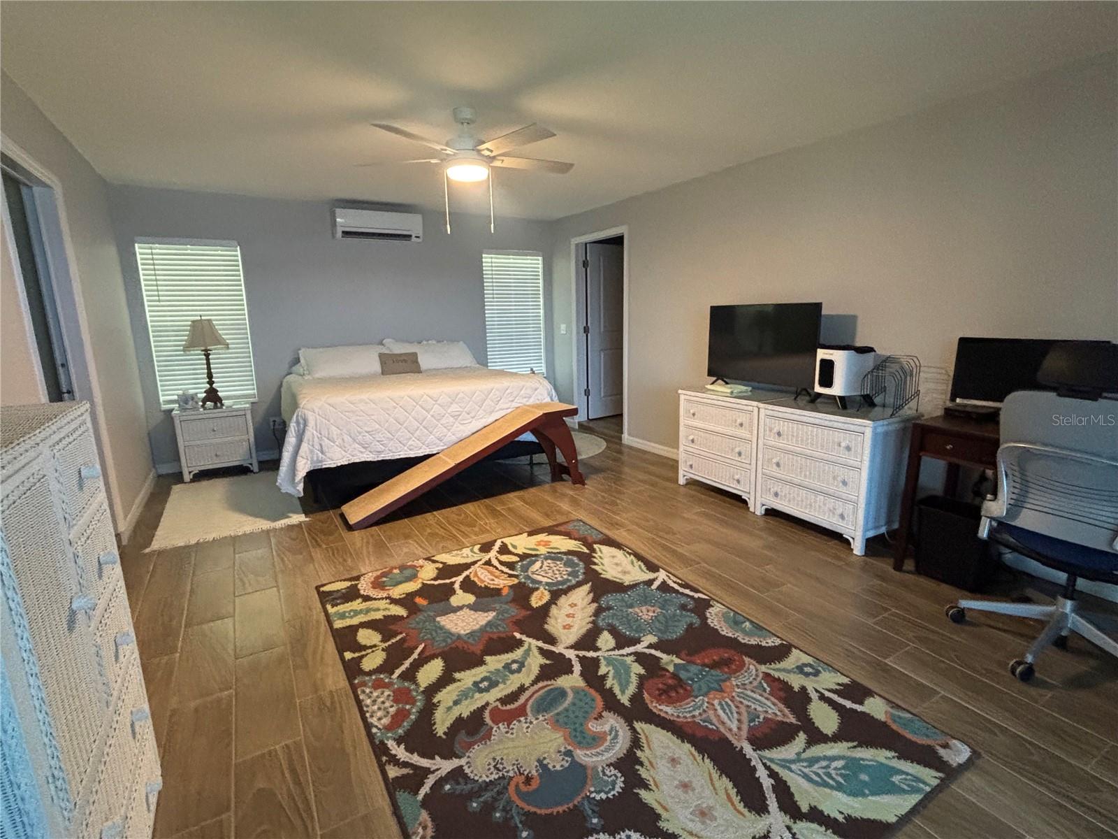 FOUR LAKES COMMUNITY - Residential