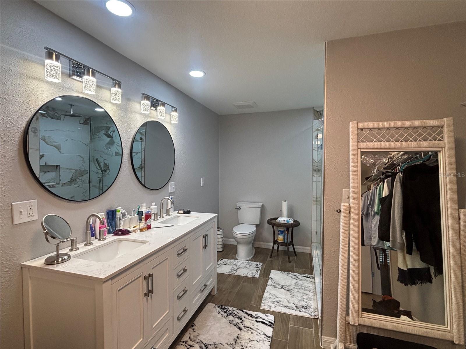 FOUR LAKES COMMUNITY - Residential