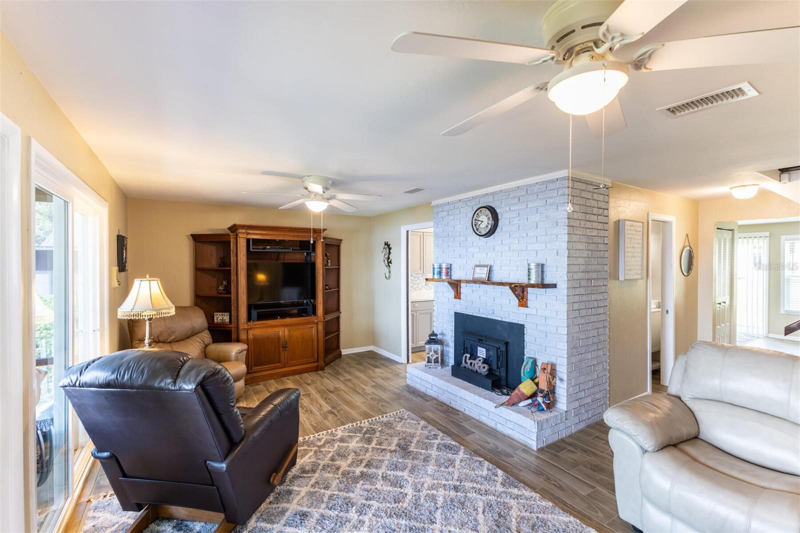 FOUR LAKES COMMUNITY - Residential