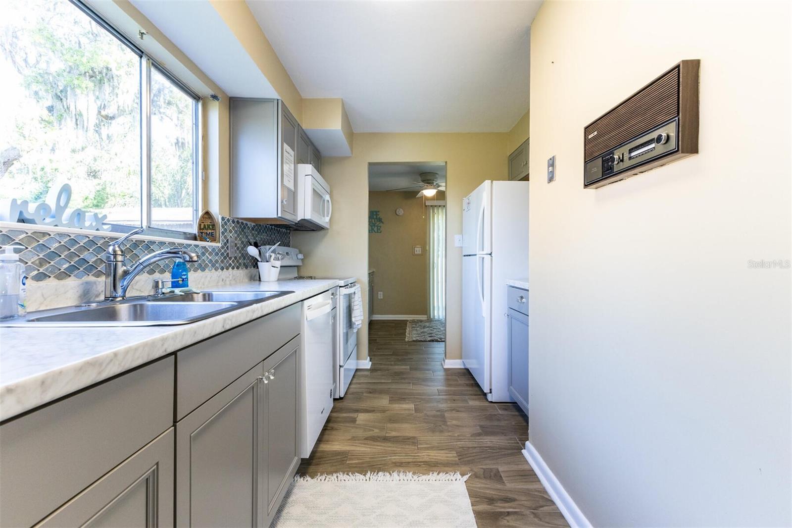 FOUR LAKES COMMUNITY - Residential